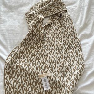 Mk scarf